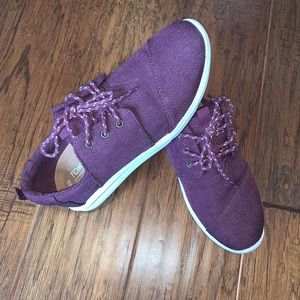 Toms tennis shoe